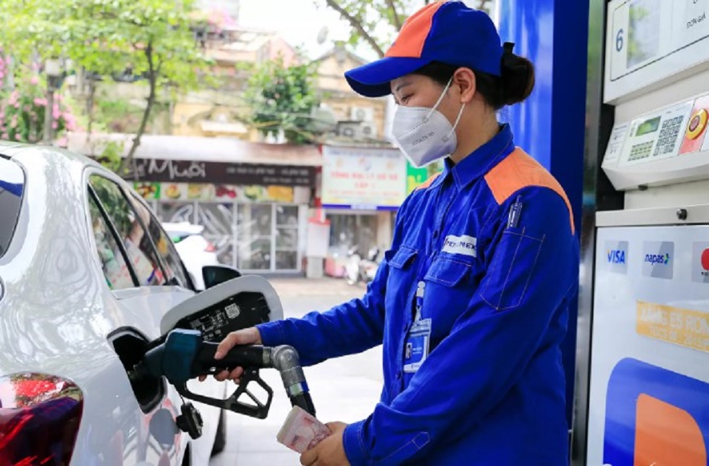 Giá xăng dầu hôm nay 16/5: Đảo chiều đi lên, chiếm lại mốc 70 USD/thùng