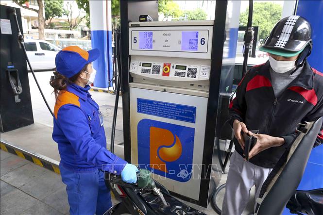 Giá xăng dầu hôm nay 31.1.2023: Thế giới giảm, trong nước tăng